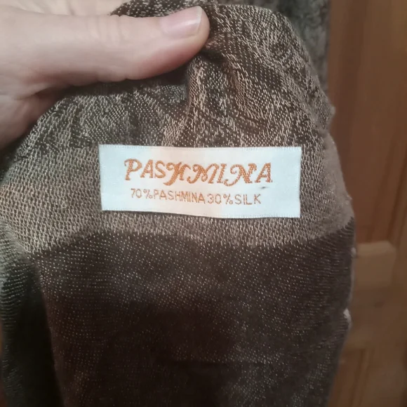 Pashmina wool silk blend brown scarf - Picture 3 of 3